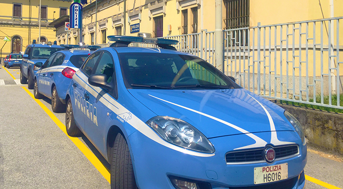 Domo: tentativo di scippo o aggressione? Malvivente strappa una borsetta ma viene aggredito dal cane