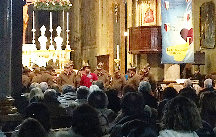 Concerto del Coro Ana in Collegiata con la Fanfara Alpina. Videointervista