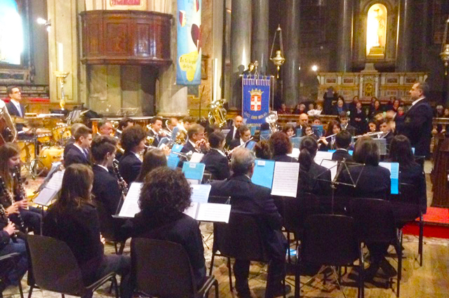 Applausi per il Concerto di Natale in Collegiata con la Banda di Domo ed il Coro Gaudium. Foto e video