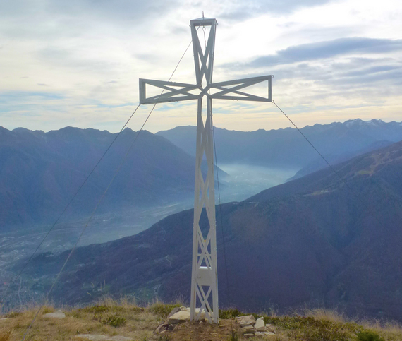 Nuova croce all'alpe Campo di Monteossolano