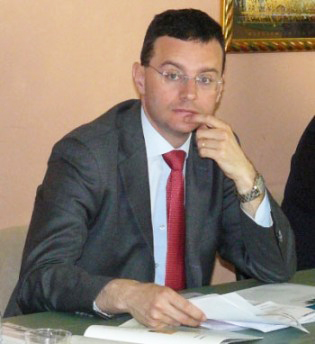 Dalla trasmissione tv "Ballarò" a Vanzone. L'avvocato Fabrizio Vedana in conferenza nel suo paese d'origine per parlare di risparmi