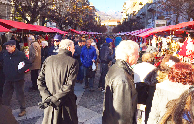 Un inizio entusiasmante per i Mercatini di Natale di Domodossola. Fotogallery e videointerviste