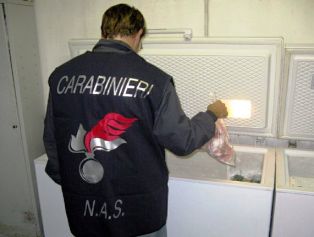Ristoratori con cibi mal congelati condannati a multa e articolo di giornale “riparatorio”