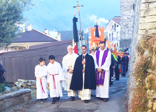 Funerali di Davide e Manuel, il ricordo degli amici, il saluto del Vescovo. Foto e video