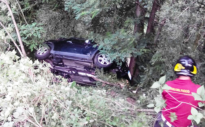 E' Matteo Bergamaschi il giovane morto. Un amico ha cercato di tenerlo mentre cadeva. Fotogallery