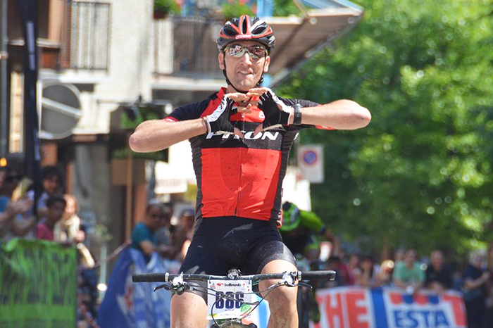 Damiano Lenzi inesauribile. Vince anche sulla mountain bike