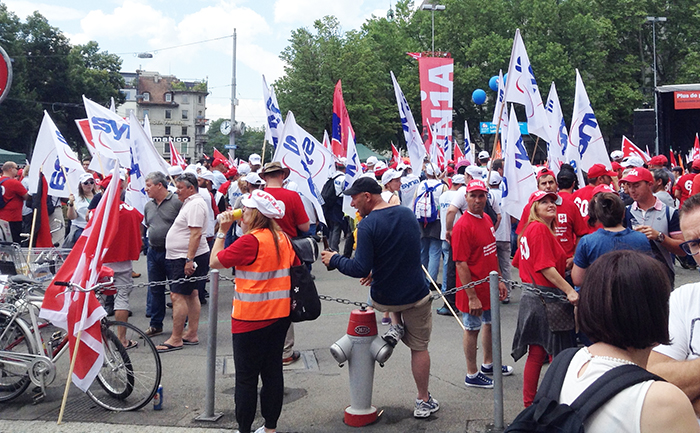 Anche i frontalieri ossolani manifestano a Zurigo per il rinnovo del contratto