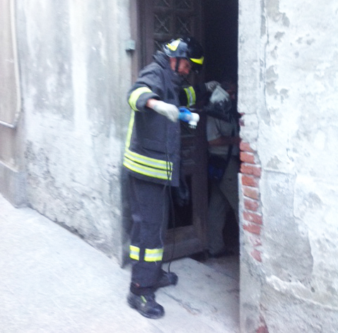 Fuoco in una casa nel Borgo domese. Fotogallery