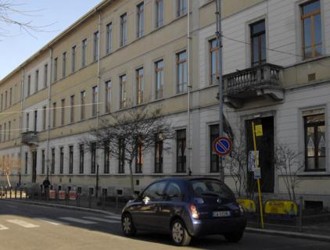Non riescono a rubargli la bici, gliela vandalizzano