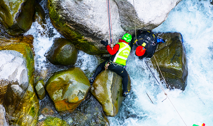 Canyonista in difficoltà in Val Bognanco. Intervengono elicottero e squadra forre
