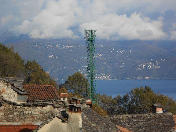 Oggebbio, piante da 30 metri per nascondere l’antenna. E ne spunta una nuova