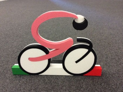 Giro d’Italia, polemica sui costi: nessuna contabilità sui gadget venduti