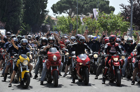 Maxiraduno di moto. Solo Ducati
