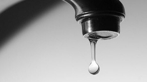 Pettenasco chiude i rubinetti: acqua solo in casa