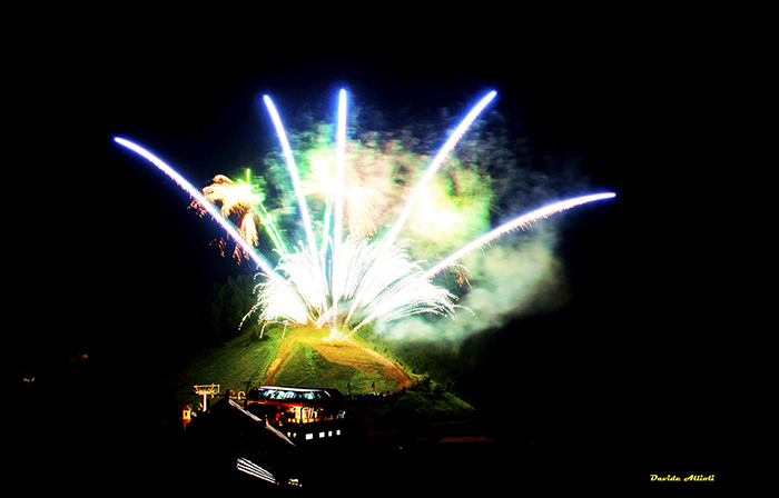 Vette d'artificio, slitta la prima di sabato per il maltempo
