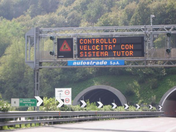 Porsche Cayenne travolge un capriolo in autostrada