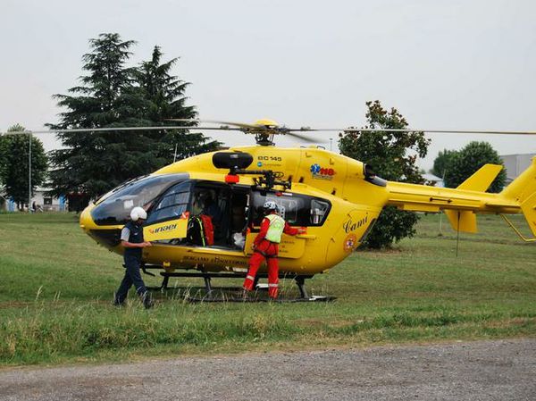 Perde il piede nella falciatrice