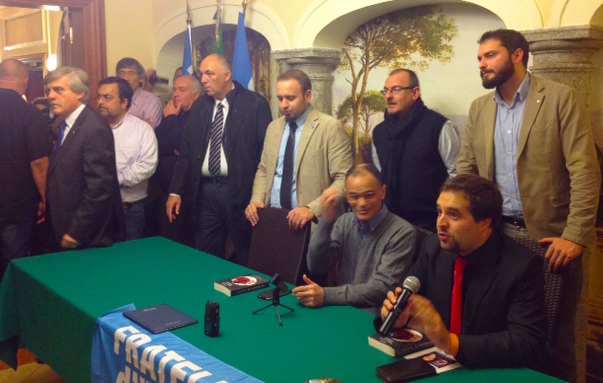    Tutto esaurito per assistere al convegno con Magdi Cristiano Allam. Video