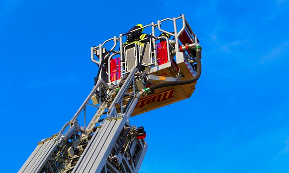 Autoscala dei Vigili del fuoco: il sottosegretario ne promette a Borghi una nuova nel 2016
