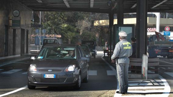 Duecento grammi di cocaina al valico svizzero: arrestato