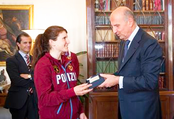 Ad Elisa Longo Borghini un premio dalla Polizia
