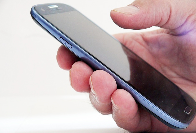 Vigezzino denunciato per ricettazione di un telefonino Samsung