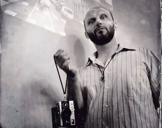 Strage di Parigi: il fotografo ossolano Roberto Toja stava inaugurando una mostra al Louvre “Stiamo bene”