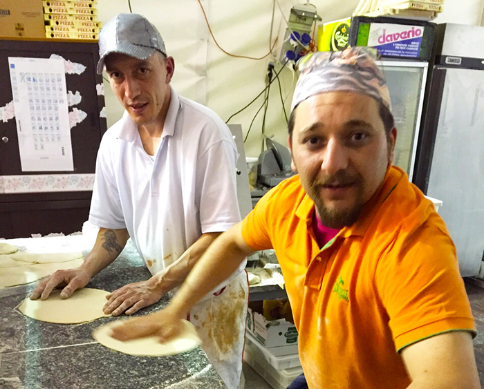 A Varzo impazza la “Pizza ossolana” con grasso d'alpe e nocetta d'asino. Videointervista