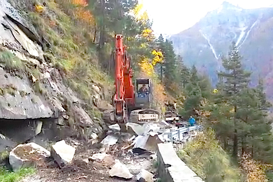 Trasquera: iniziati i lavori per sgomberare la frana a Bugliaga. Video