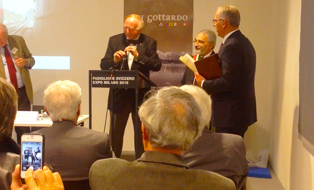  All'Expo la giornata con le trasversali alpine ferroviarie, Cattrini premia l'ex presidente svizzero