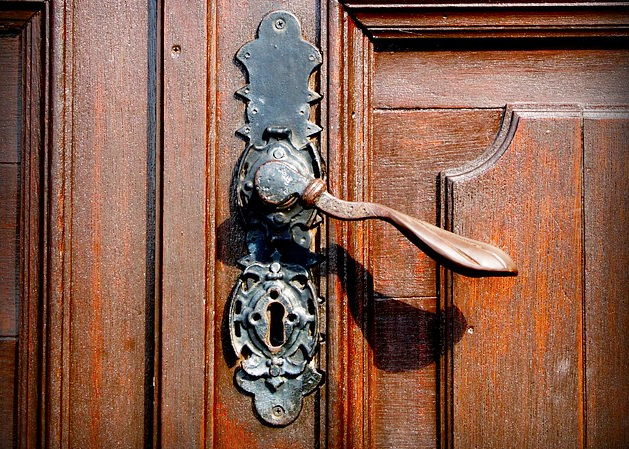 “Non aprite quella porta!” Da municipio e carabinieri di Crodo un avviso contro i truffatori 
