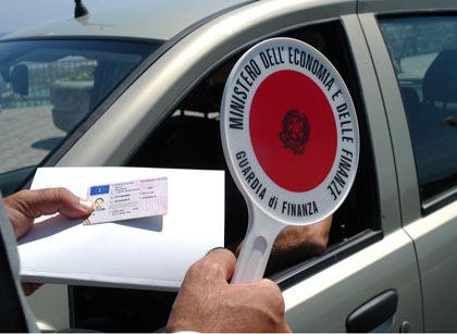 A 47 anni guidava senza mai aver conseguito la patente