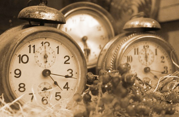Lancette indietro, sabato ritorna l'ora solare, e si dorme un'ora in più