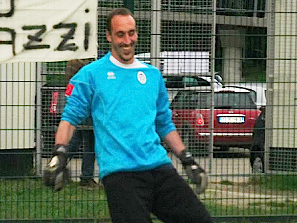 Lascia la panchina per fumare una sigaretta: calciatore ossolano squalificato