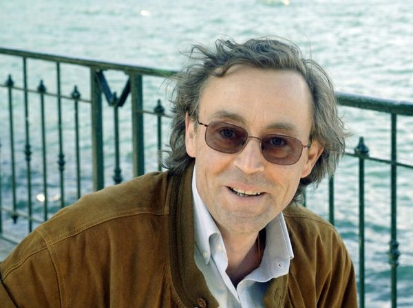 Lo scrittore Vitali apre il "Teatro sull'acqua"