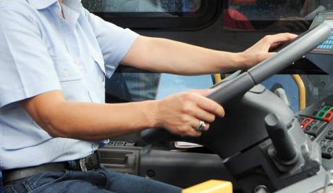 Camionista moldavo al volante per 45 ore filate: multato di 8.000 euro