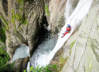 In Anzasca il primo Canyoning Contest, vince chi scende più veloce in val Bianca