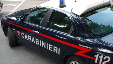 Badante ucraina nei guai: affittava a clandestini e aveva munizioni in casa