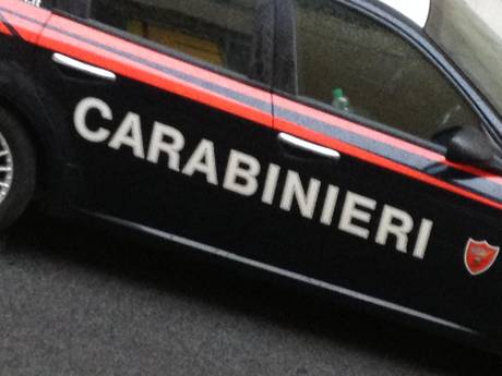 A passeggio col giubbotto di renna griffato. E rubato