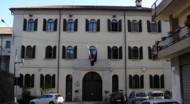 Sberla in cella all’agente della penitenziaria: assolto