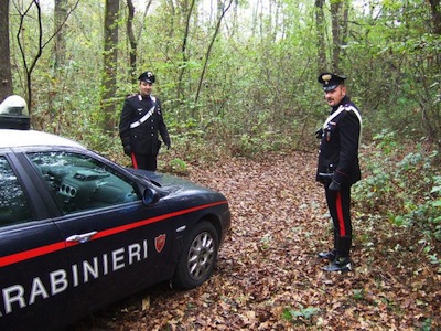 Anziano esce nel bosco e muore scivolando e battendo il capo