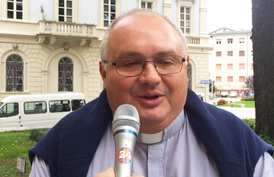 Don Barone sull'appello del Papa per ospitare i migranti: “Ospitiamo due famiglie con sfratto”. Videointervista