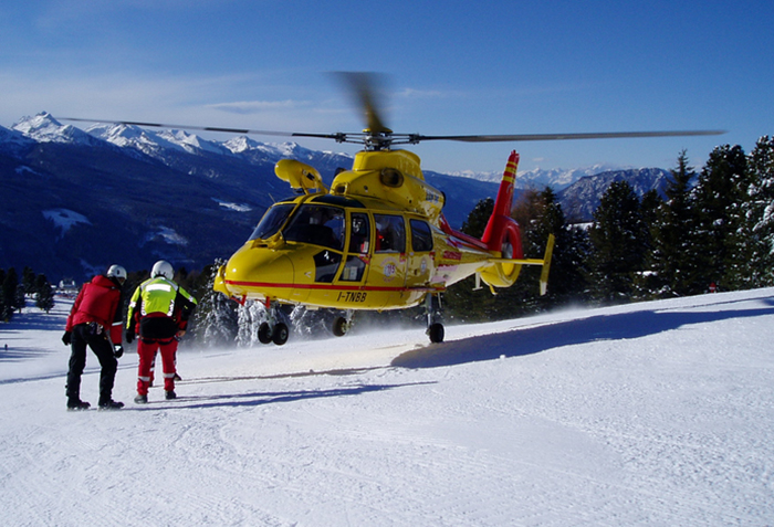 Neve e forte vento, tre alpinisti bloccati al bivacco Marinelli sul Rosa. Soccorritori fermati dal meteo