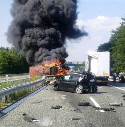 Incidente con Tir a fuoco sull’A26: muore la mamma del parroco di Mergozzo