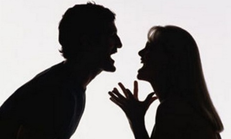 Maltrattamenti in famiglia, quando la vittima è uomo e a processo c’è la donna