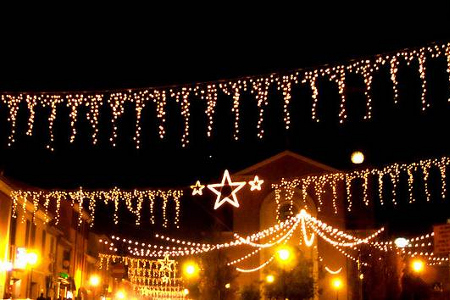 Natale a Omegna, albero e luminarie accesi dal 21 novembre