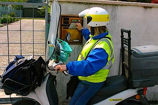 Poste italiane va in borsa e decide di consegnare la posta solo un giorno su tre in montagna
