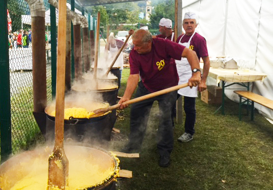 Masera: la polenta protagonista alla Festa dell'Uva. Videointervista sulla gastronomia