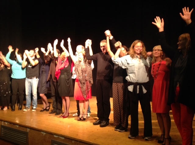 Un successo il “cabaret teraputico” di Lucia Vasini. Foto e video