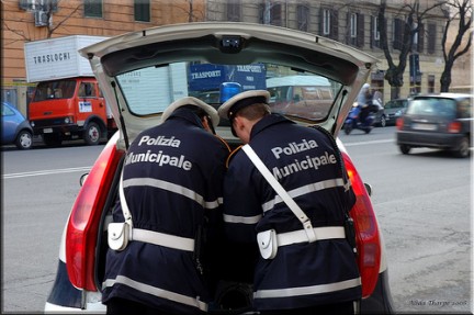 Camion con revisione falsa: denunciato autista marocchino